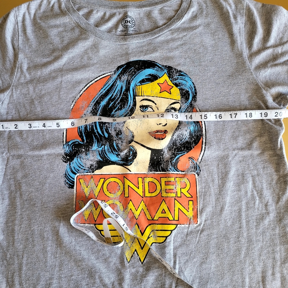 Women's XL(15/17) Gray Superwoman T-shirt - Picture 2 of 10